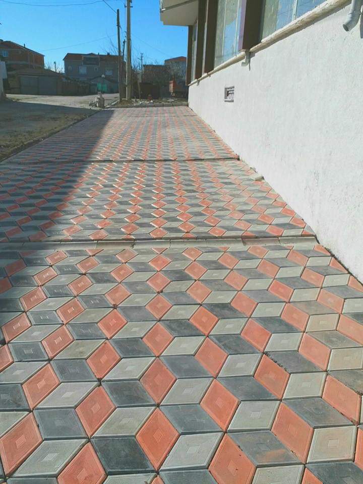 Karakaş Ticaret 3 boyutlu küp desenli kilitli parke taşı yan yol döşeme uygulaması