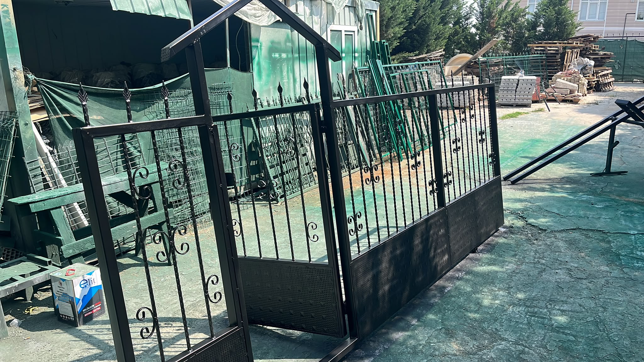 Ferforje panel ve yeşil panel çit stok atölyede — Karakaş Ticaret