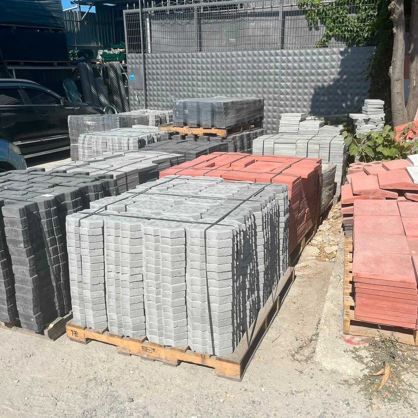 Kilit parke palet stok alanı