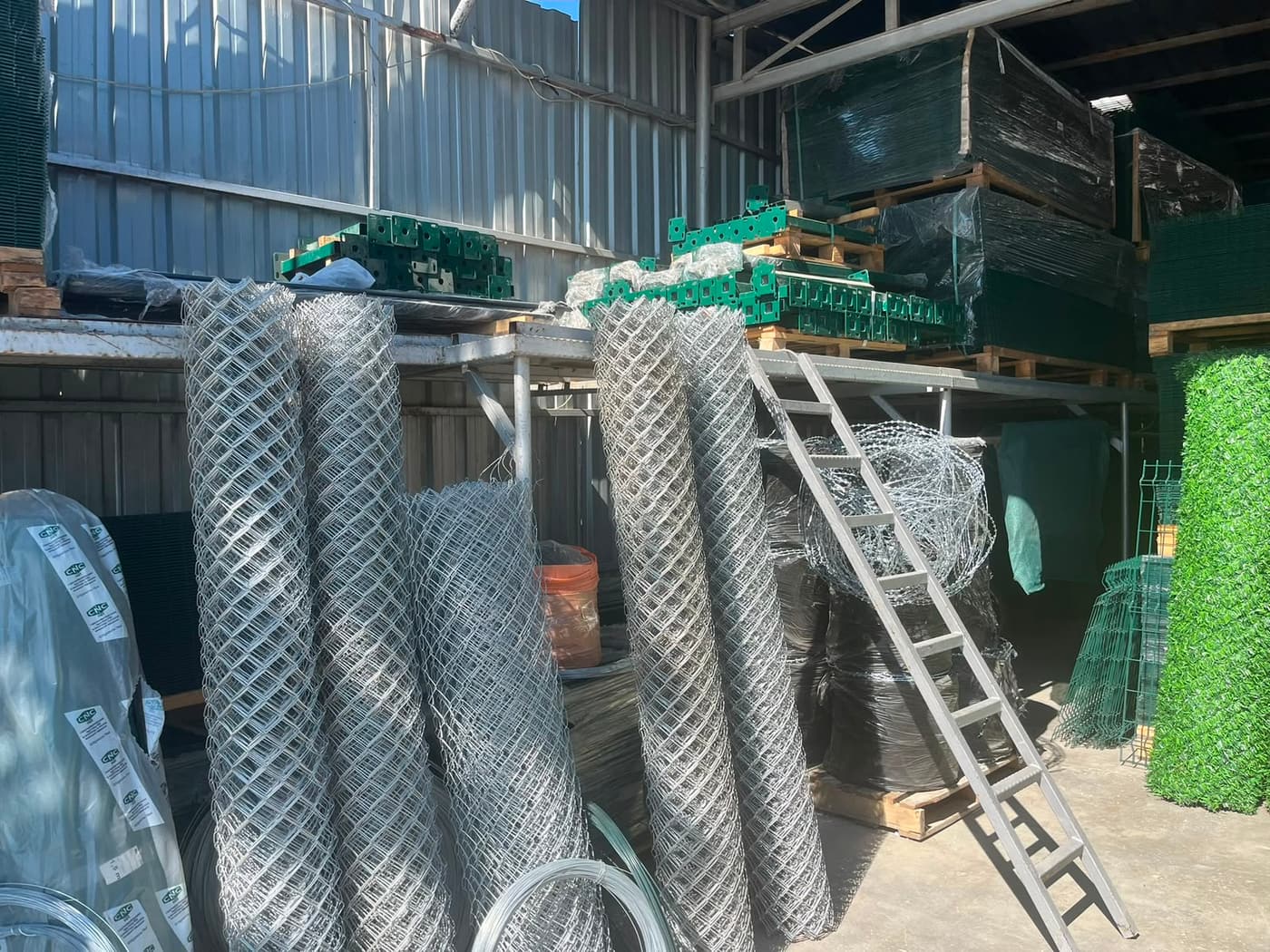 Panel çit üretim stok alanı