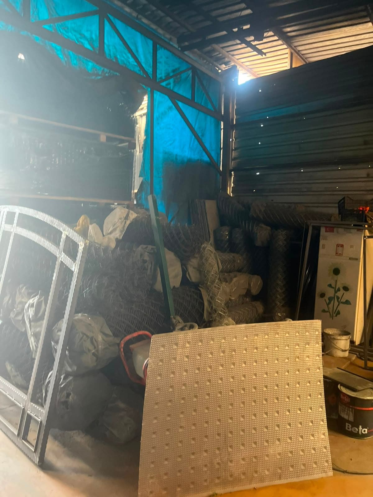 Yeşil tel örgü rulo stok 2